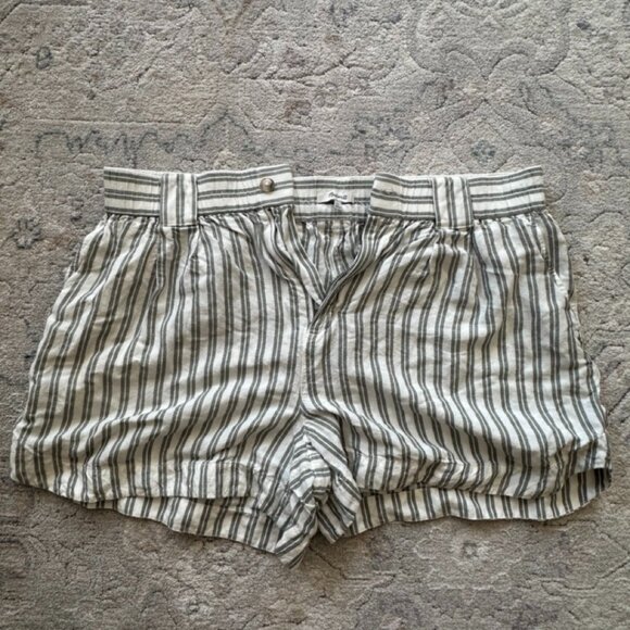 Madewell Linen-Blend Curved-Hem Shorts in Stripe - Picture 2 of 3